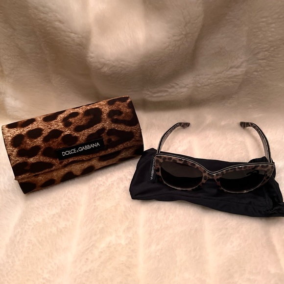 Authentic Leopard Dolce and Gabbana Sunglasses - Picture 5 of 8